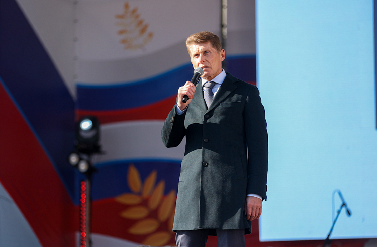 Олег Кожемяко поздравил приморцев с Днем народного единства.