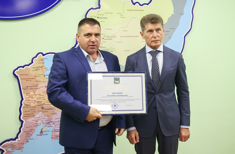 Олег Кожемяко поздравил дорожников Приморья с наступающим профессиональным праздником.