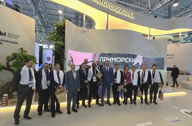 Представители стран БРИКС посетили павильон Приморья на выставке «Россия».