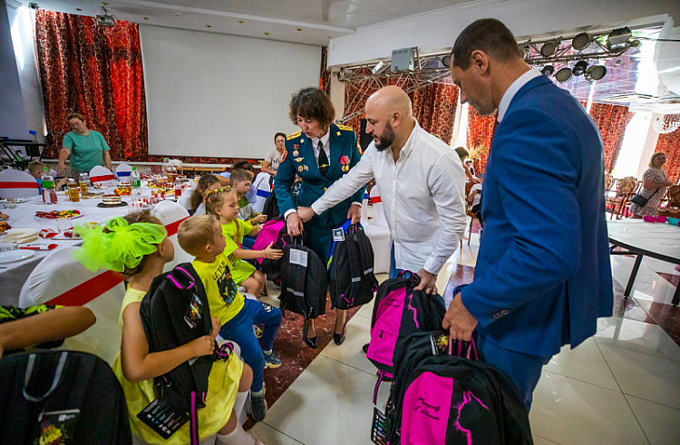 Большой праздник организовали в Приморье для детей участников СВО.