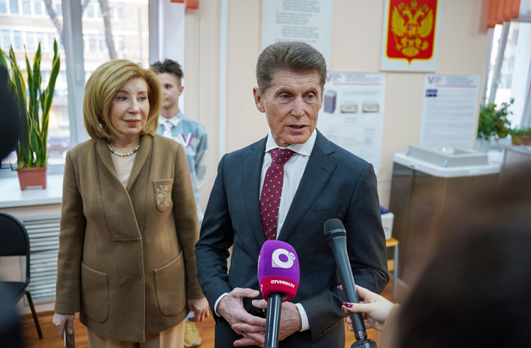 Олег Кожемяко одним из первых в Приморье проголосовал на выборах Президента России.