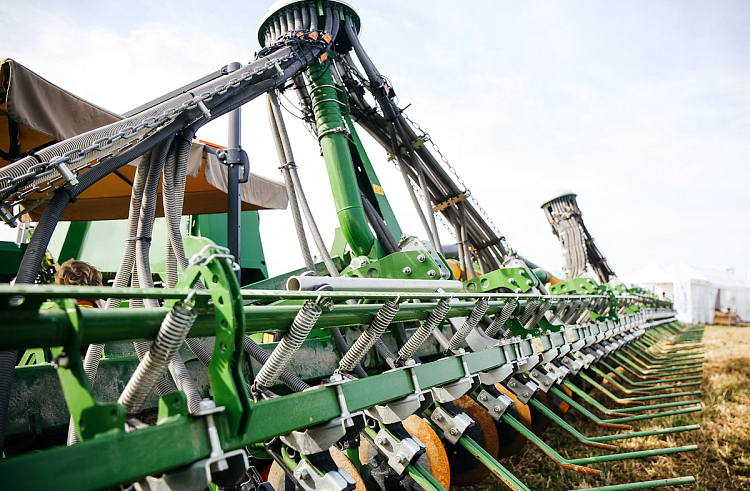 Предпринимателям края помогут субсидией на новое оборудование и технику в лизинг.