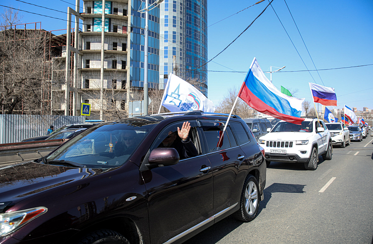 Масштабным автопробегом отметили воссоединение Крыма с Россией в Приморье
