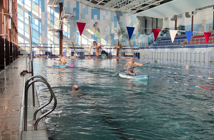 Программа реабилитации ветеранов СВО через водные виды спорта реализуется в Приморье.