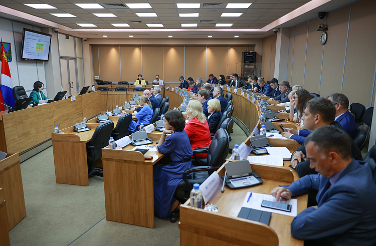 Волонтёры обеспечивают безопасность на пляжах Приморья.