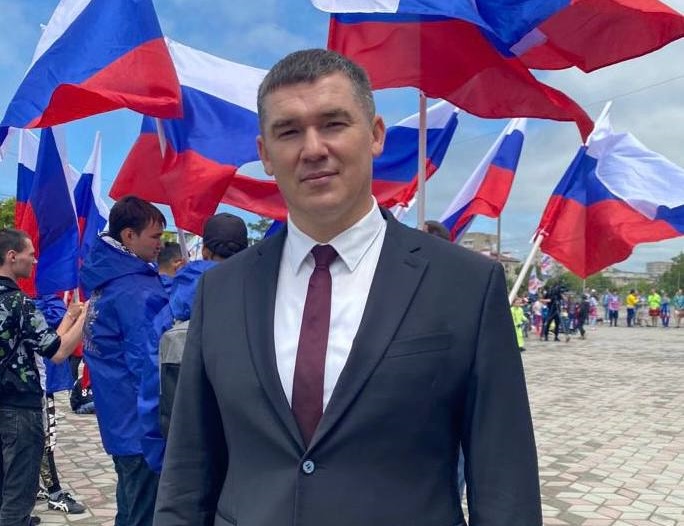 Поздравление Рустяма Абушаева, главы городского округа Большой Камень с Днем государственного флага Российской Федерации