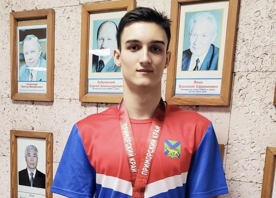 Большекаменский пловец Егор Ковалев стал чемпионом Дальнего востока