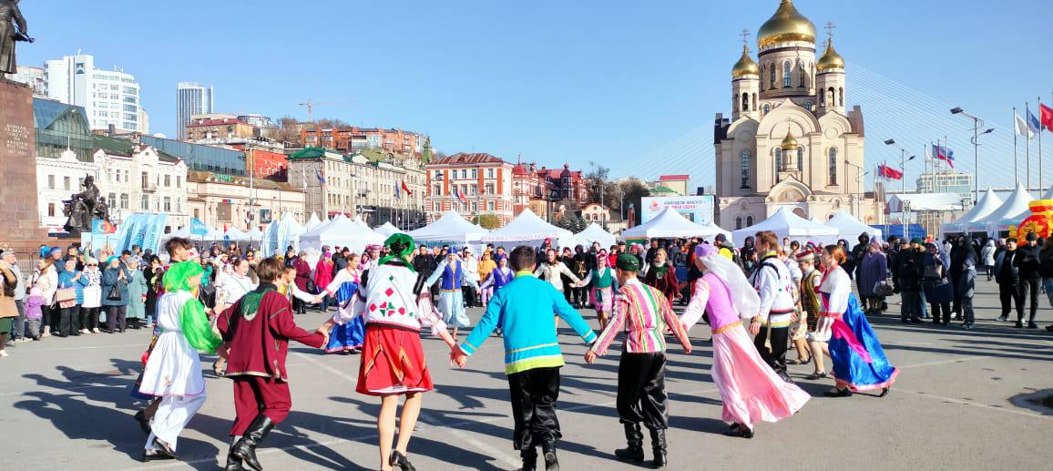 Большекаменцы приняли участие в праздничной программе Владивостока.