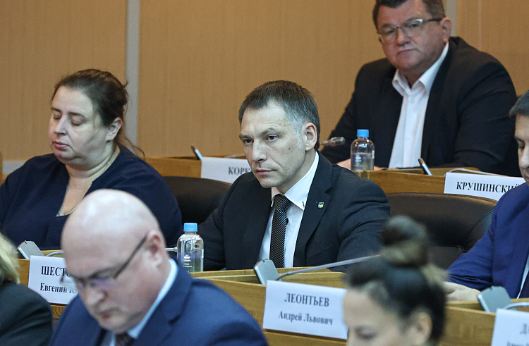 Олег Кожемяко представил нового министра здравоохранения Приморья.