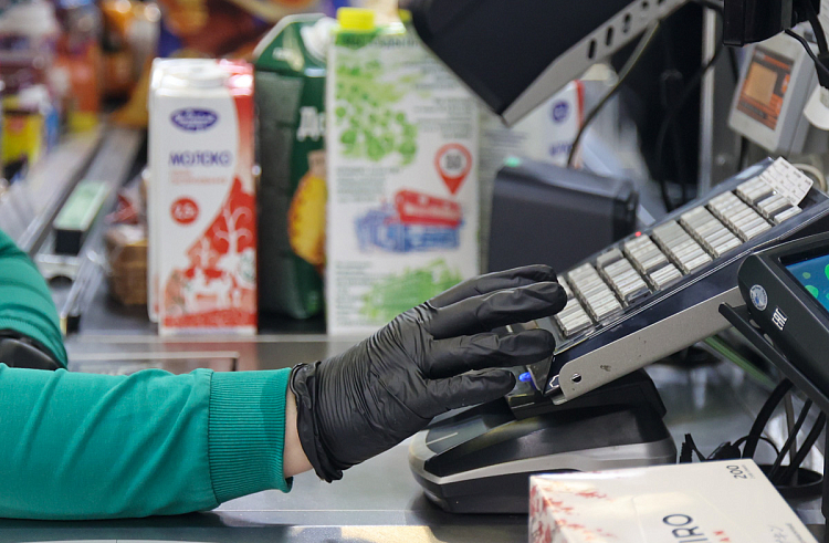 Предупреждения о вреде алкоголя на бутылках спиртного могут ввести в России. ОПРОС.