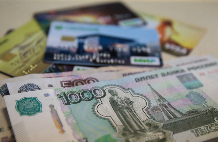 Почти 50 тысяч приморцев получают меры соцподдержки на платежные карты «Мир»