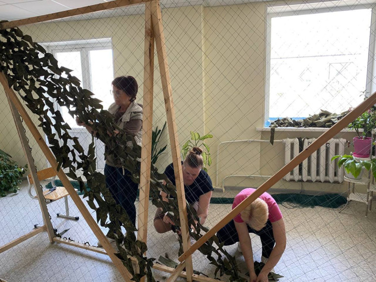 Приглашаем большекаменцев присоединиться к плетению маскировочных сетей для нужд СВО. Приглашаем большекаменцев присоединиться к плетению маскировочных сетей для нужд СВО.