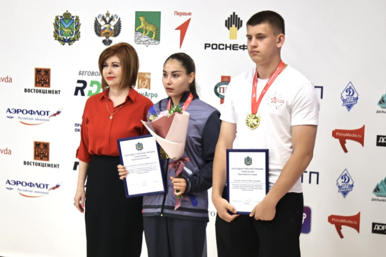 Юные приморские спортсмены получили награды. Юные приморские спортсмены получили награды.