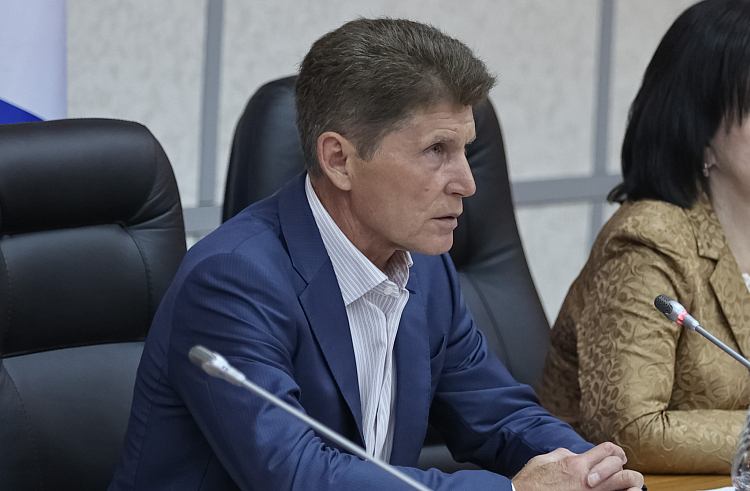 Губернатор Приморья поручил наладить алгоритм оказания помощи пострадавшему населению. Губернатор Приморья поручил наладить алгоритм оказания помощи пострадавшему населению.