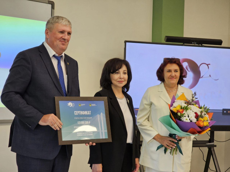 Вера Щербина поблагодарила муниципалитеты и педагогов за качественное образование в крае.