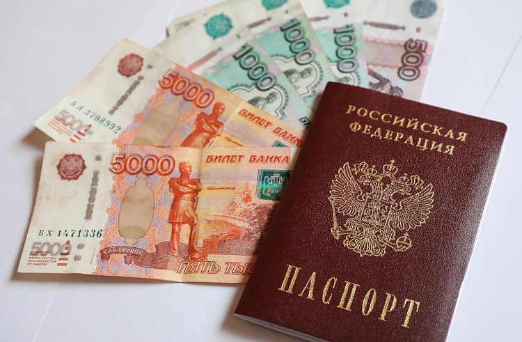 Более 2 миллионов рублей направлено на выплаты малоимущим приморцам с начала года.