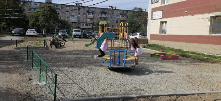 В Большом Камне продолжаются работы по благоустройству. В Большом Камне продолжаются работы по благоустройству.