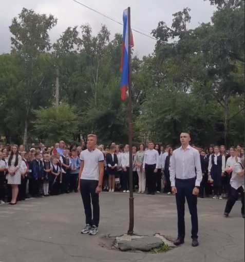 В День знаний все школы Большого Камня распахнули свои двери для учащихся. В День знаний все школы Большого Камня распахнули свои двери для учащихся.