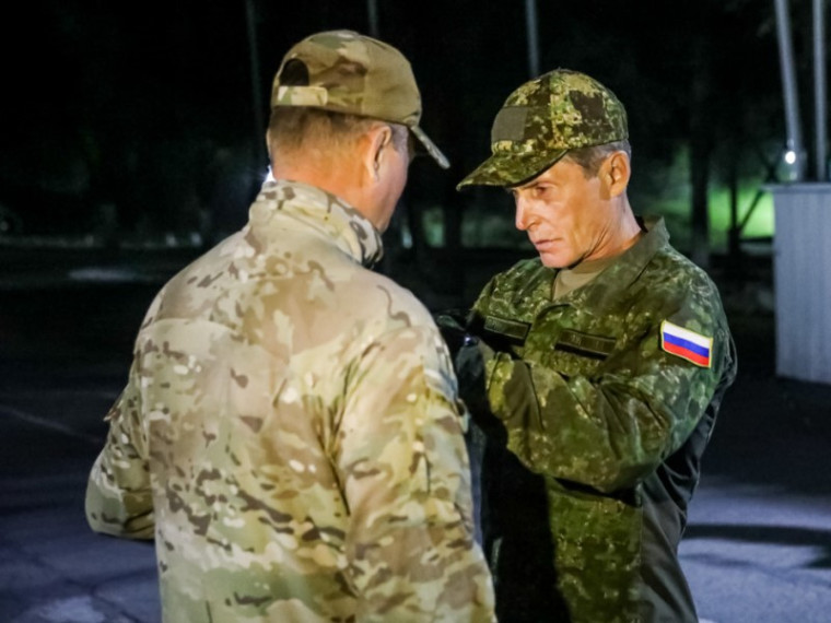 Олег Кожемяко вручил федеральные и региональные награды добровольцам – участникам СВО. Олег Кожемяко вручил федеральные и региональные награды добровольцам – участникам СВО.