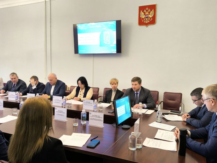 Члены общественного совета при Приморском Росреестре обсудили ряд значимых вопросов, касающихся развития региона. Члены общественного совета при Приморском Росреестре обсудили ряд значимых вопросов, касающихся развития региона.