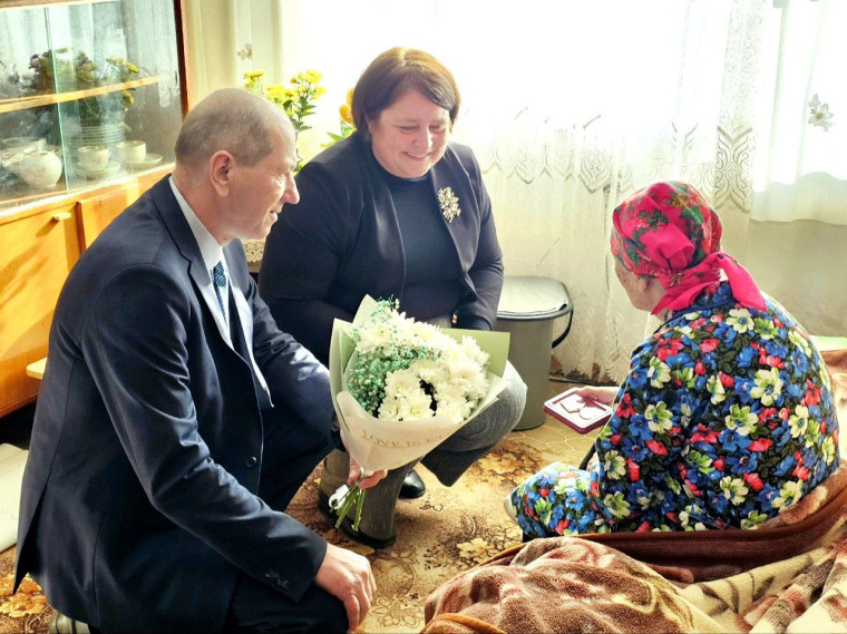 Вручение медалей труженикам тыла. Вручение медалей труженикам тыла.
