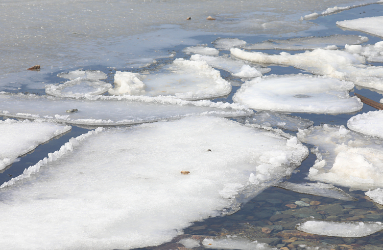 Приморские водоемы «одеваются» в лед. ПАМЯТКА.