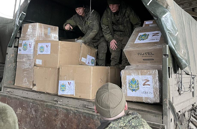 Глава Приморья вручил спецсредства и новогодние подарки участникам СВО. Глава Приморья вручил спецсредства и новогодние подарки участникам СВО.