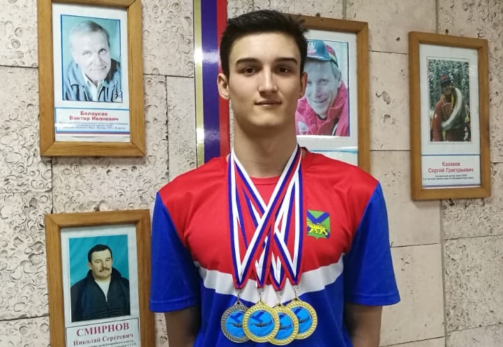 Большекаменский пловец Егор Ковалев стал 3-х кратным чемпионом Приморского края.