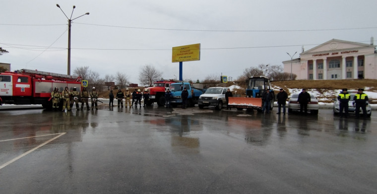 В Большом Камне прошло командно-штабное учение по отработке вопросов ликвидации чрезвычайных ситуаций, возникающих в результате природных пожаров.