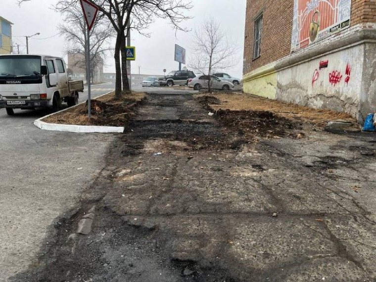 Работы по благоустройству в рамках программы инициативного бюджетирования "Твой проект" начались в Большом Камне. Работы по благоустройству в рамках программы инициативного бюджетирования "Твой проект" начались в Большом Камне.