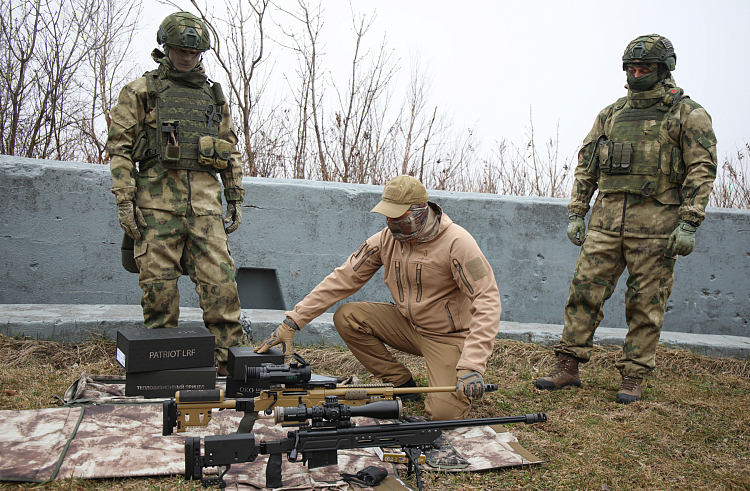 Добровольцы отряда «Тигр» получили военное оснащение от жителей Приморья. Добровольцы отряда «Тигр» получили военное оснащение от жителей Приморья.