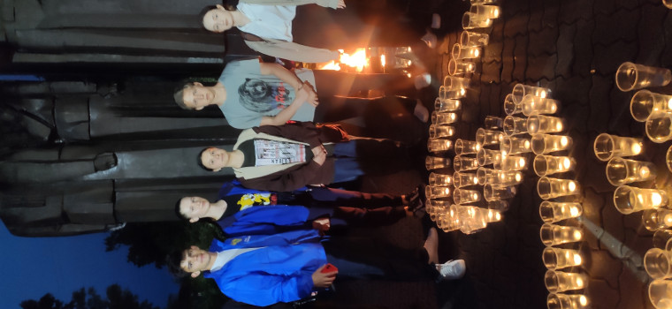 Члены Молодёжного парламента при Думе городского округа Большой Камень приняли участие в ежегодной акции «Свеча памяти», которая прошла  в Большом Камне в День памяти и скорби.