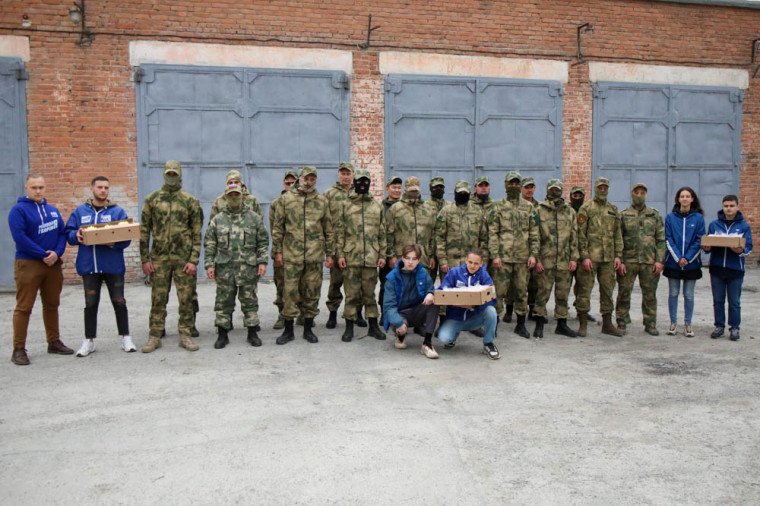 Приморские молодогвардейцы поздравили добровольцев батальона «Тигр» с праздником.