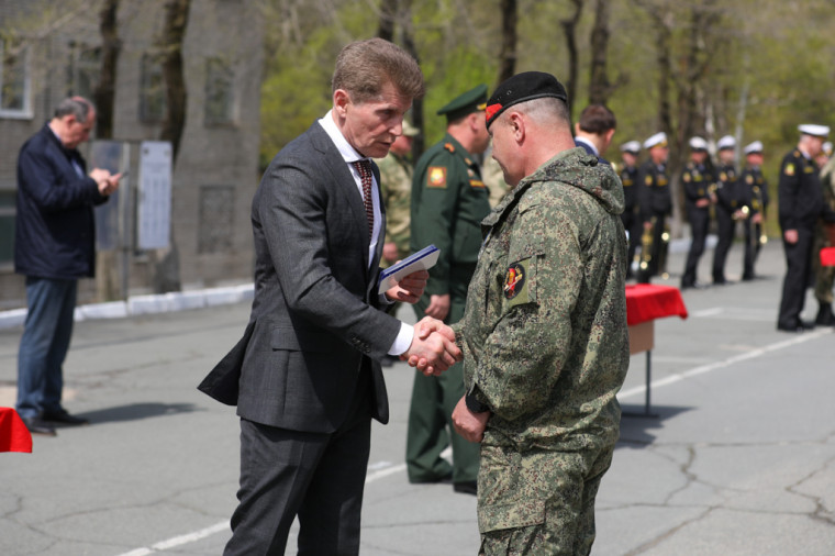 Глава Приморья наградил добровольцев батальона «Тигр».