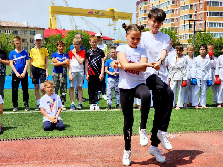Физкультурные мероприятия, посвящённые Дню защиты детей, прошли на городском стадионе.