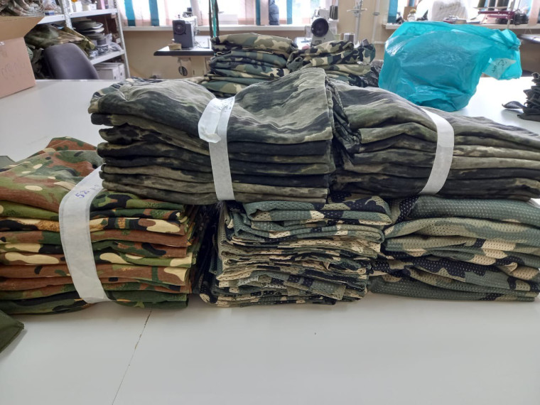 Около 10 тысяч единиц различной одежды и экипировки отправили на фронт волонтеры Приморья.