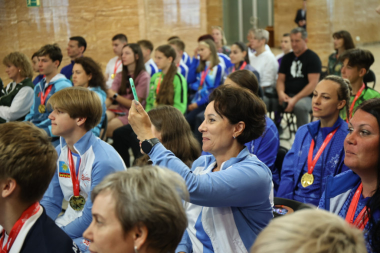 Юные приморские спортсмены получили награды.