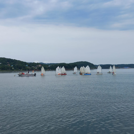 Соревнования по парусному спорту, посвящённые Дню ВМФ, стартовали в бухте Андреева.