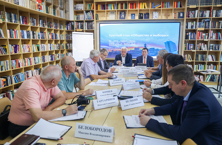 Подготовку общественных наблюдателей за выборами обсудили в Приморье.