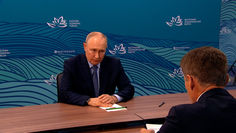 Олег Кожемяко представил Программу ускоренного развития экономики Приморья Владимиру Путину на ВЭФ.