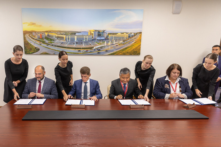 Соглашение о реализации мастер-плана Владивостокской агломерации подписали на ВЭФ.
