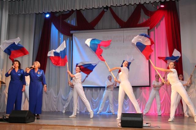 2 ноября зрительный зал Городского Центра культуры собрал комсомольцев всех поколений на праздничный концерт «Комсомолу-105!».