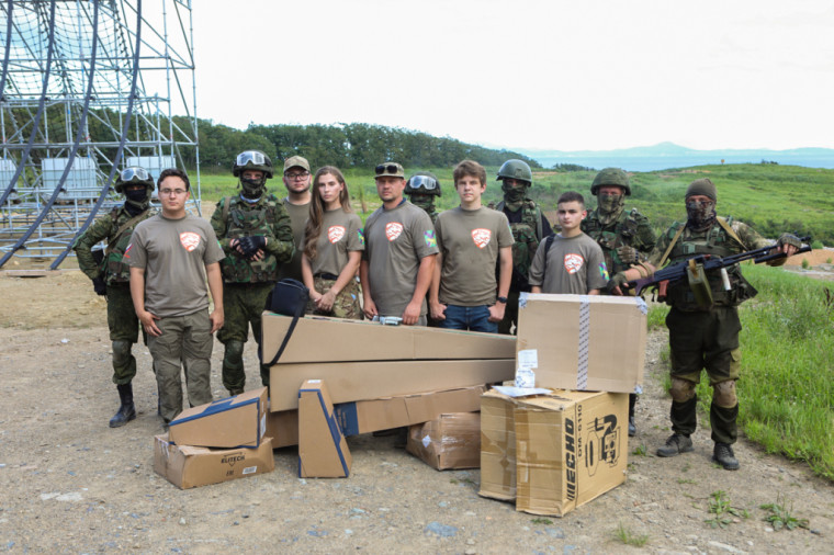 Волонтеры передали отряду добровольцев «Тигр» инструменты для ремонта техники.