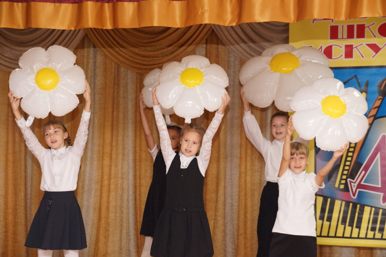 В Большом Камне прошли торжества, посвящённые Дню учителя.