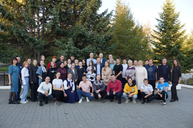 12 октября в читальном зале городской библиотеки имени  М.И. Ладынского состоялась вторая командная интеллектуальная игра для молодежных объединений Большого Камня.