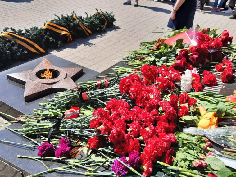 Торжественный митинг посвящённый 77 летней годовщине Победы в Великой Отечественной войне прошёл в Большом Камне.