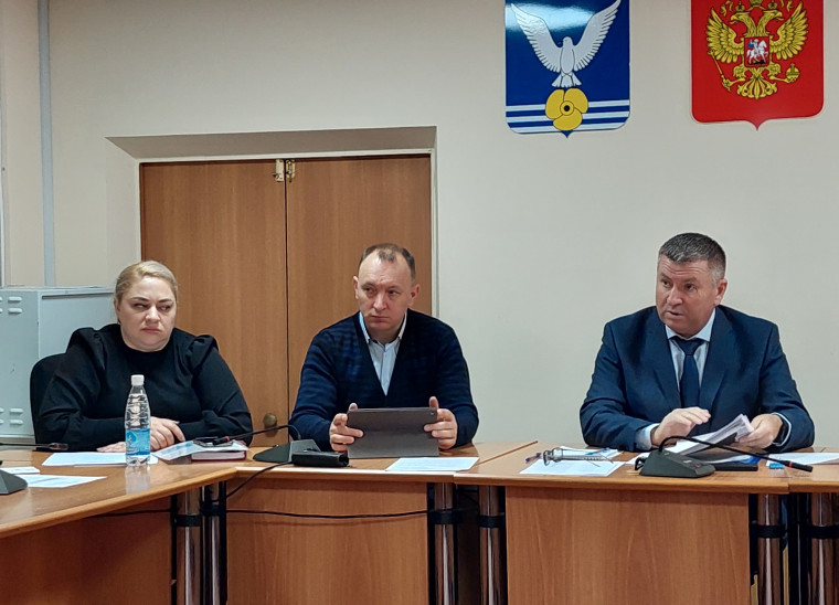 И.о. главы Роман Юрьевич Деменёв.
