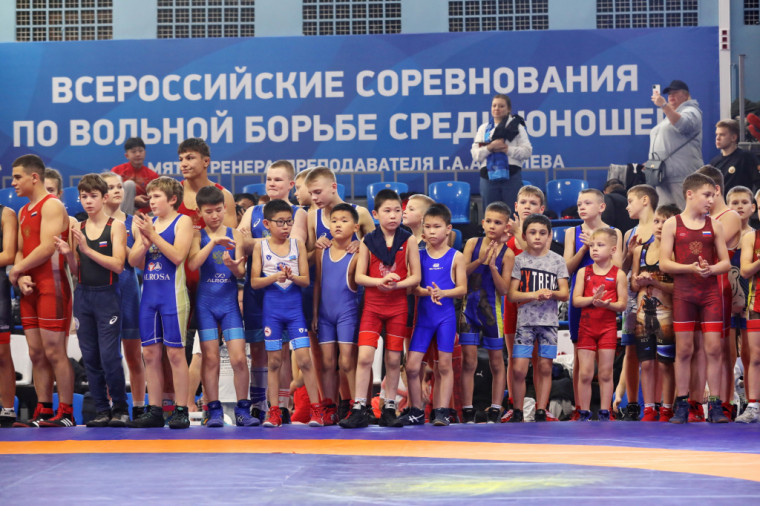 60 юных борцов собрал всероссийский турнир в столице Приморья.