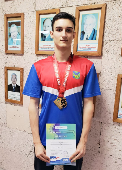 Большекаменский пловец Егор Ковалев стал чемпионом Дальнего востока.