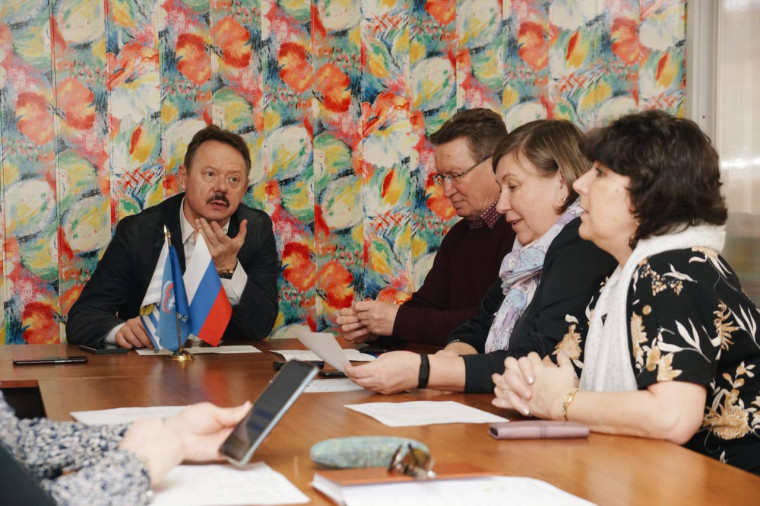 С рабочим визитом городской округ Большой Камень посетил депутат Государственной Думы РФ Владимир Новиков.
